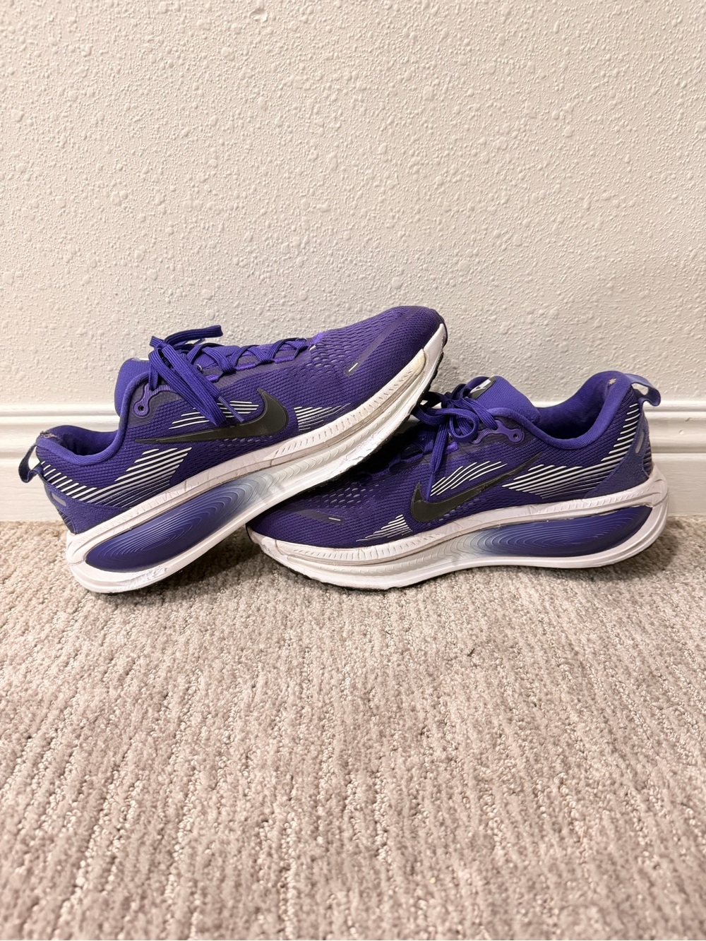 Nike Men’s Vomero 18 Purple Athletic Running Shoes with Black Swoosh